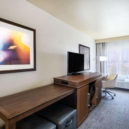 Hampton Inn By Hilton Irvine East - Лейк Форест Екстериор снимка