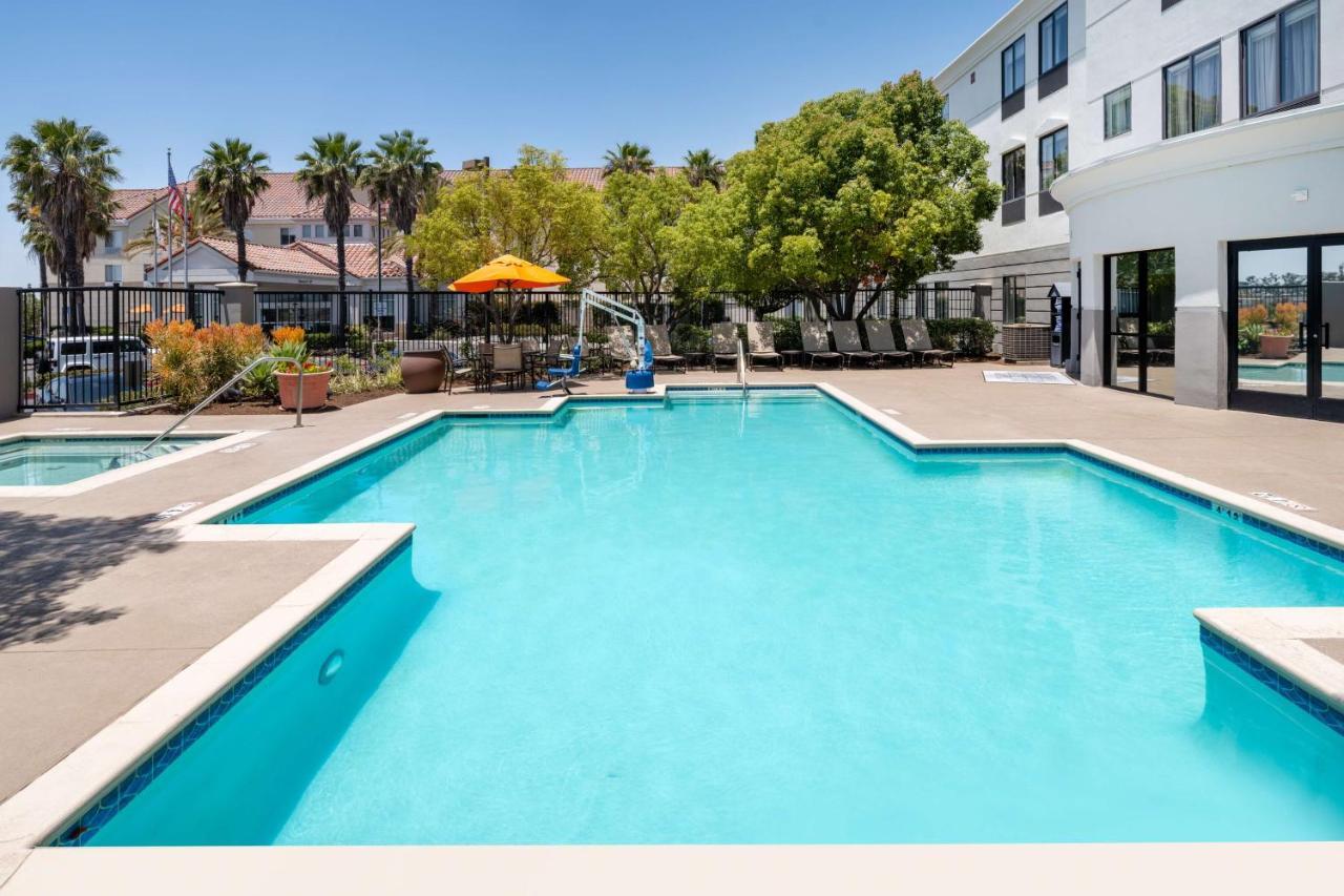 Hampton Inn By Hilton Irvine East - Лейк Форест Екстериор снимка