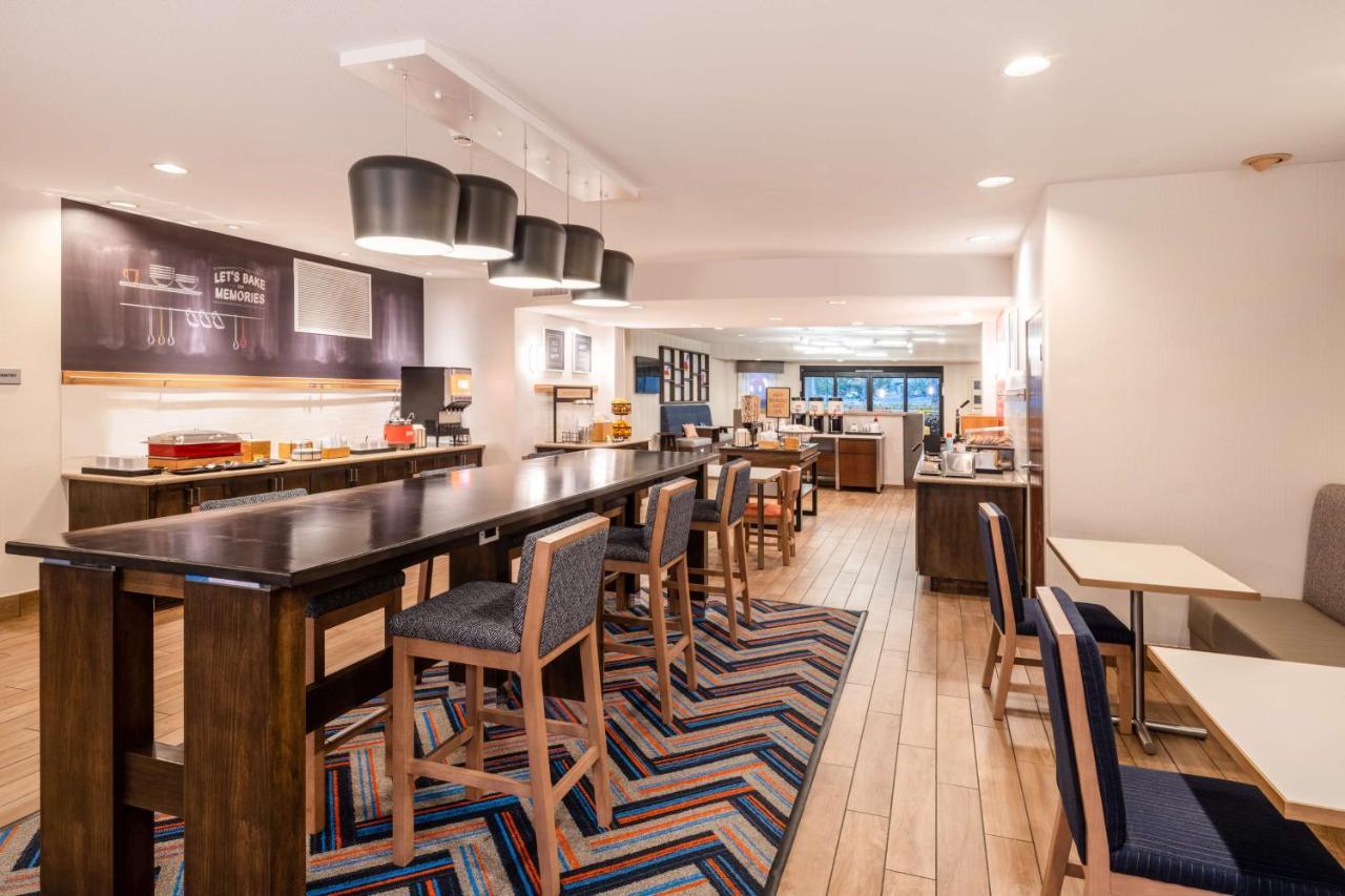 Hampton Inn By Hilton Irvine East - Лейк Форест Екстериор снимка