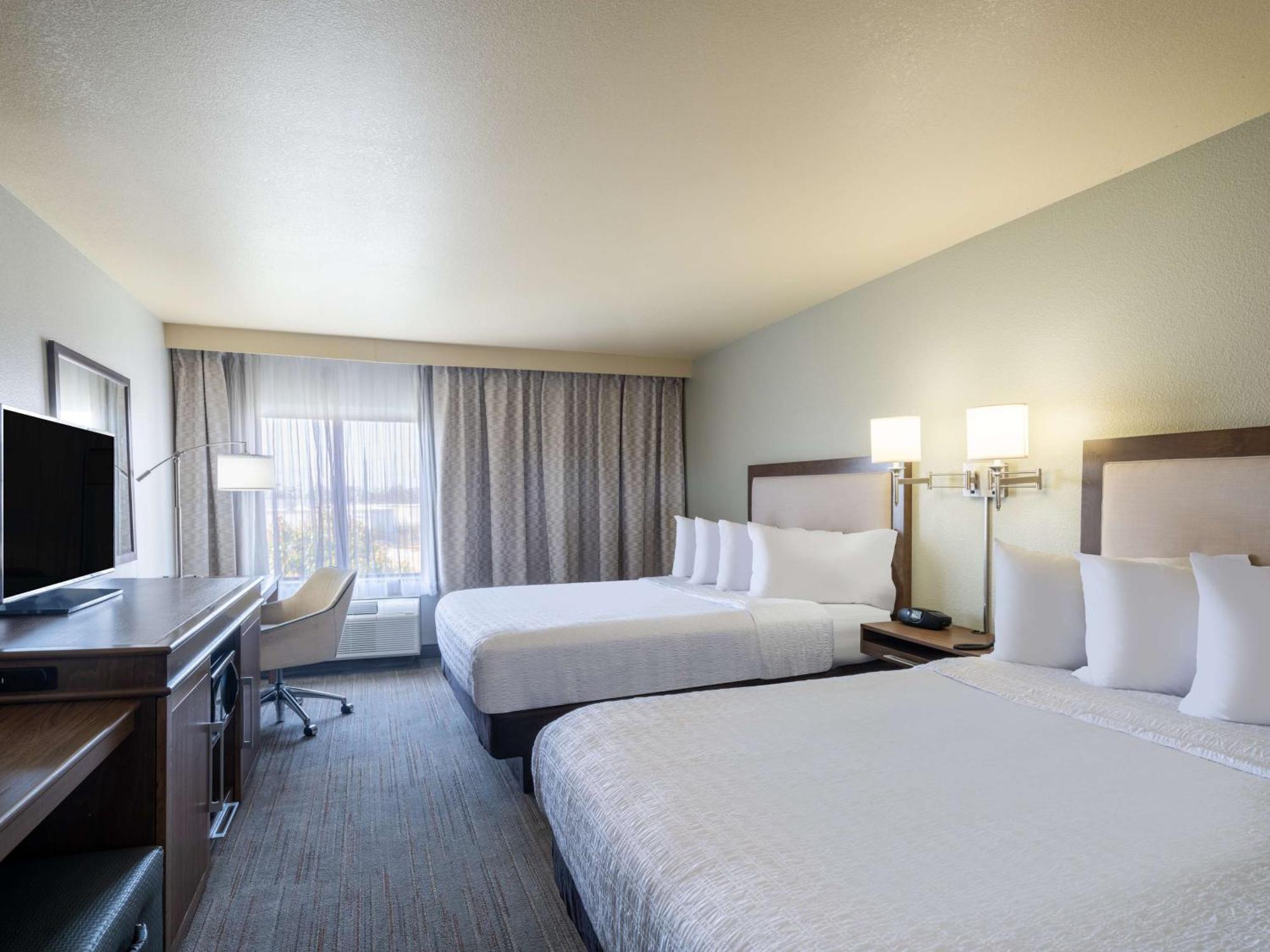 Hampton Inn By Hilton Irvine East - Лейк Форест Екстериор снимка