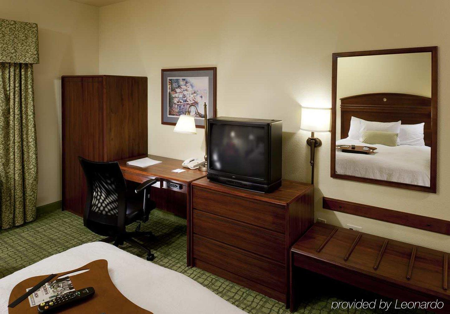 Hampton Inn By Hilton Irvine East - Лейк Форест Стая снимка
